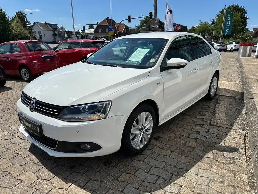Gebraucht VW Jetta Life 105 PS (77 kW) 2013 Weiß Limousine