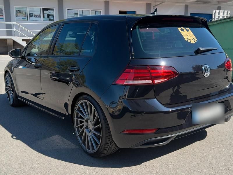 Second-hand VW e-Golf 100 kW (136 CP) 2020 Negru Hatchback