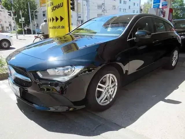 Gebraucht Mercedes CLA180 116 PS (85 kW) 2023 Schwarz Limousine