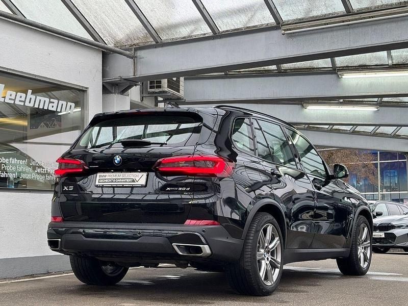 Gebraucht BMW X5 Performance 286 PS (210 kW) 2022 Saphirschwarz (metallic) SUV