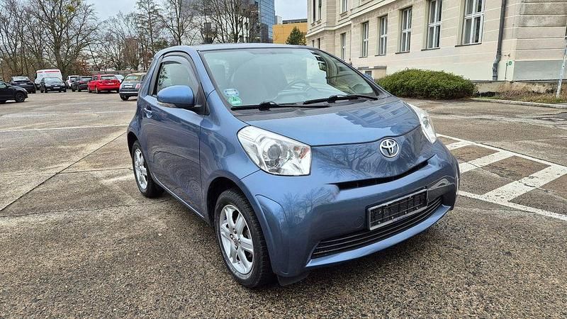 Gebraucht Toyota iQ Cool 68 PS (50 kW) 2013 Blau Kleinwagen