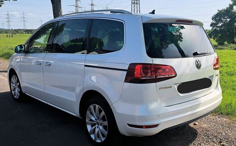 Weiß Gebraucht 2015 VW Sharan Highline Van / Kleinbus | 18.290 € (Fairer Preis) - Bild 1/4