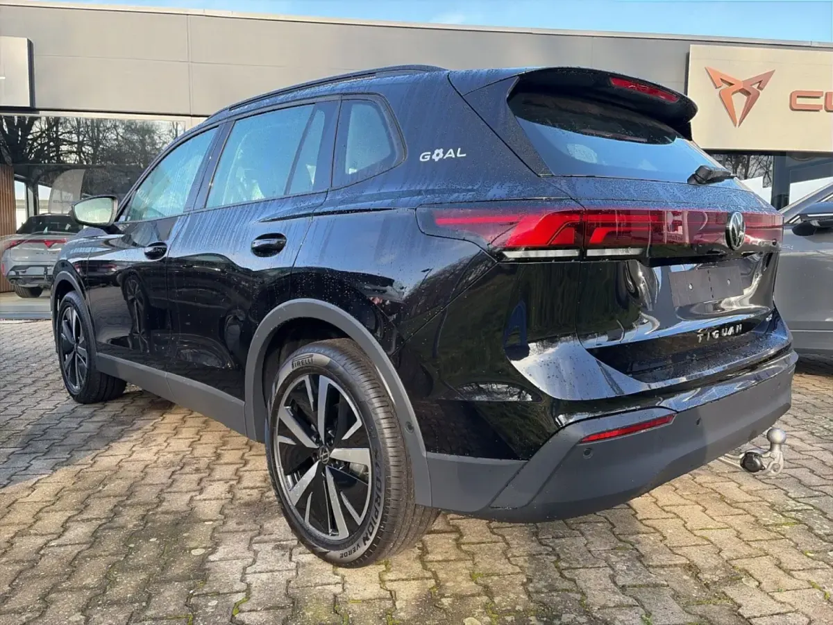 Gebraucht VW Tiguan Goal 150 PS (110 kW) 2024 Schwarz SUV