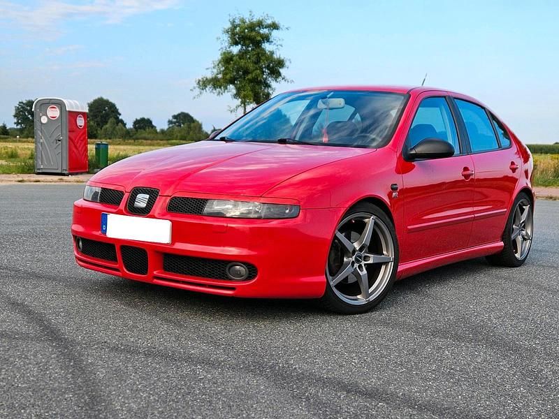 Rot Gebraucht 2005 Seat Leon Kleinwagen | 3.900 € (Fairer Preis) - Bild 1/4