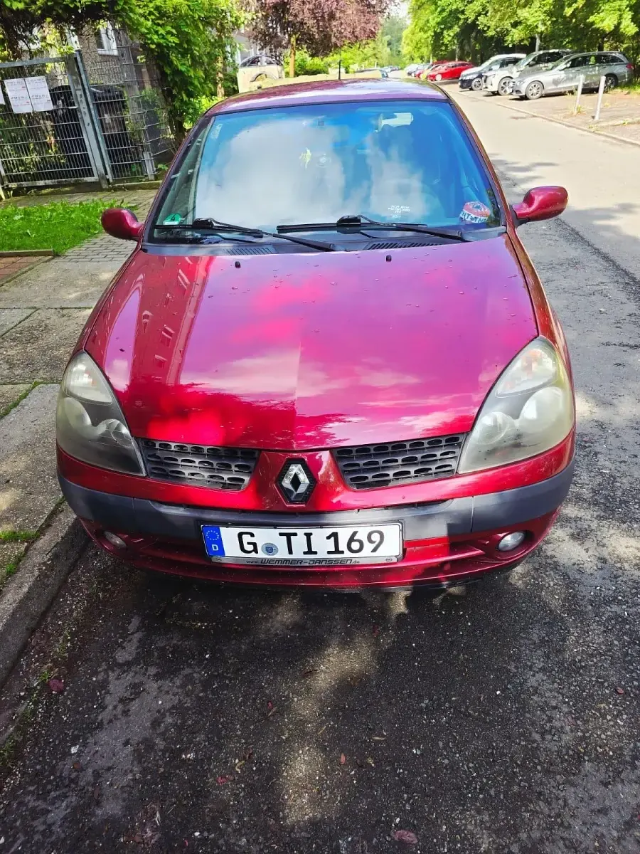 Gebraucht Renault Clio II 65 PS (47 kW) 2002 Rot Kleinwagen