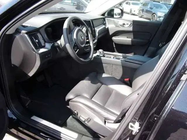 Używany Volvo XC60 335 KM (246 kW) 2023 Czarny SUV