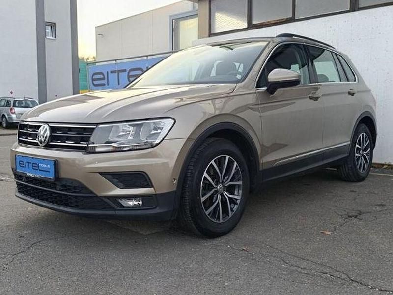 Titanium beige (metallic) Gebraucht 2019 VW Tiguan Comfortline SUV | 18.750 € (Guter Preis) - Bild 1/4