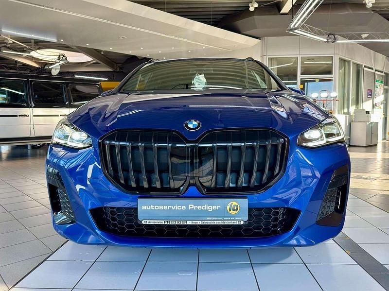 Gebraucht BMW 216 M Sport 122 PS (89 kW) 2023 Portimao blau metallic Van / Kleinbus
