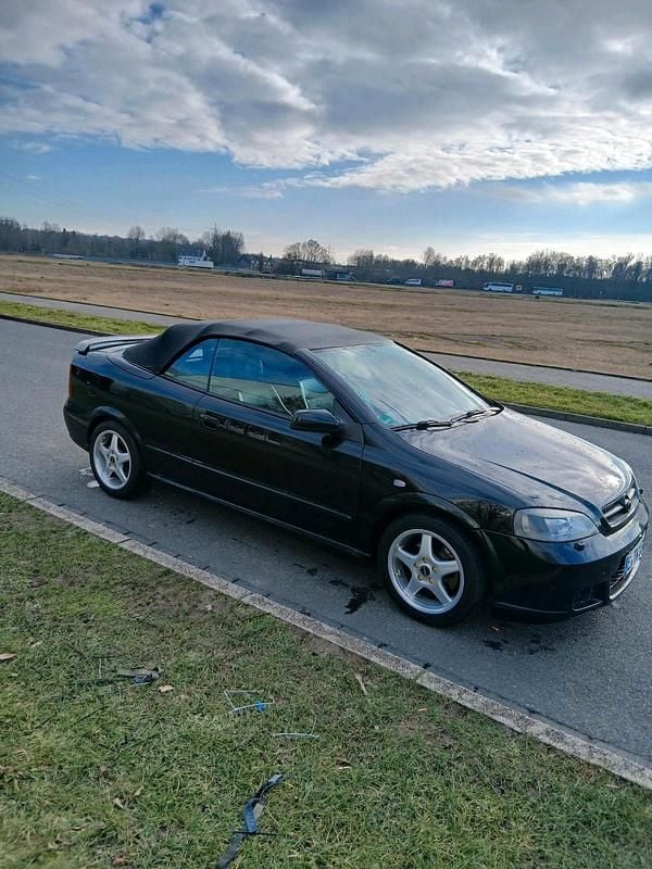 Gebraucht Opel Astra Cabriolet 147 PS (108 kW) 2002 Schwarz Cabrio