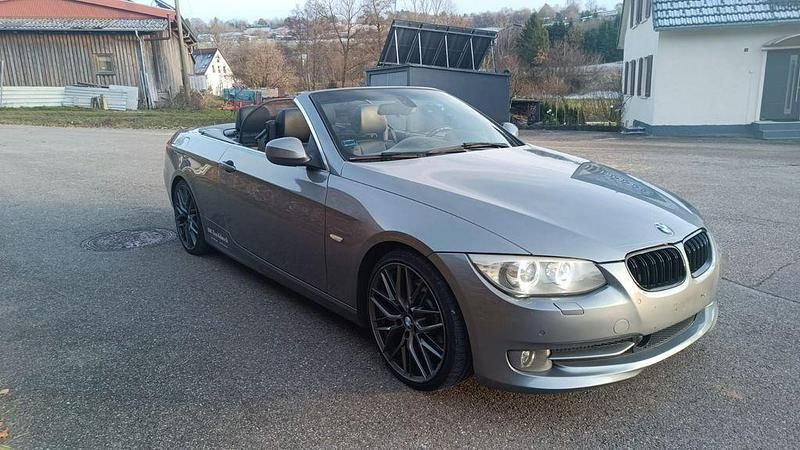 Gebraucht BMW 330 Cabriolet Exclusive 245 PS (180 kW) 2011 Silber Cabrio