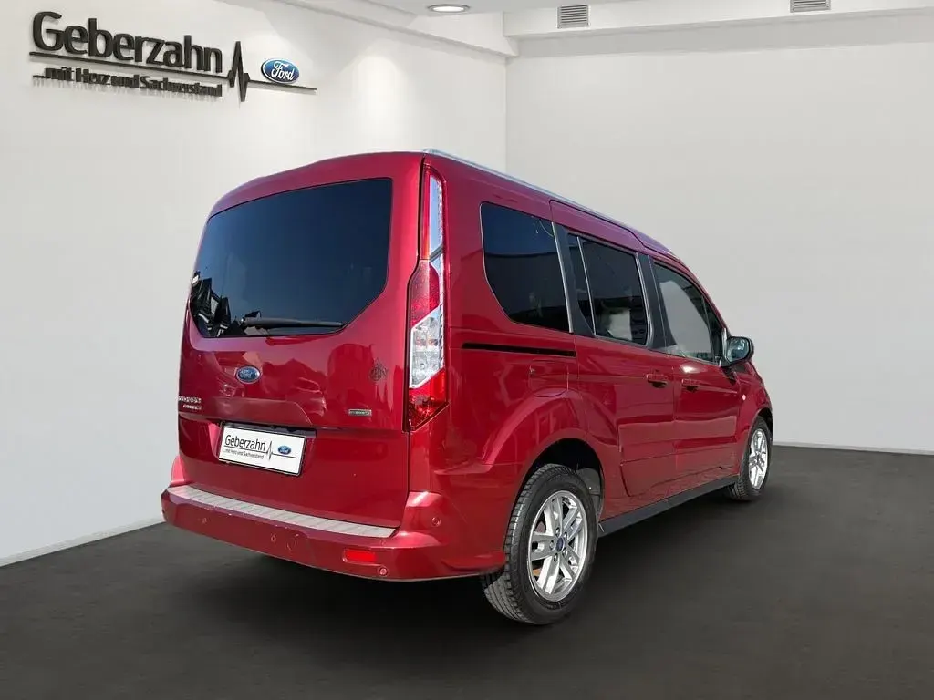 Gebraucht Ford Tourneo Connect Titanium 101 PS (74 kW) 2018 Rot Van / Kleinbus