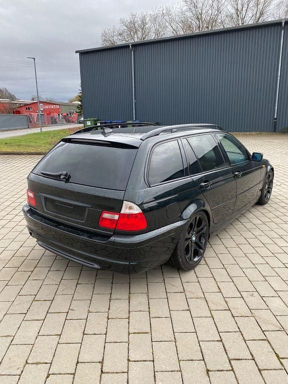 Gebraucht BMW 330 M Sport 204 PS (150 kW) 2001 Grün Kombi