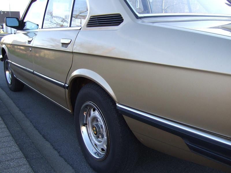 Gebraucht BMW 518 90 PS (66 kW) 1980 Gold Limousine