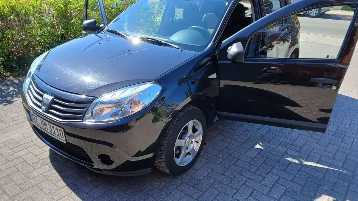 Second-hand Dacia Sandero 73 CP (53 kW) 2009 Negru Hatchback