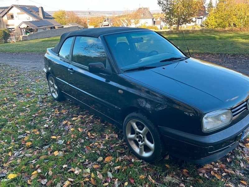 Schwarz Gebraucht 1996 VW Golf Cabriolet Cabrio | 2.300 € - Bild 1/4