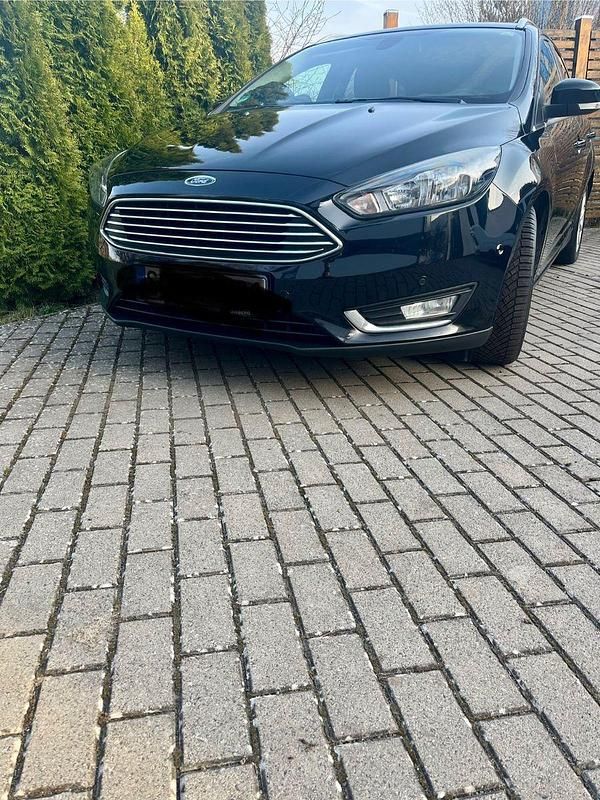 Gebraucht Ford Focus Titanium 125 PS (91 kW) 2015 Schwarz Kombi