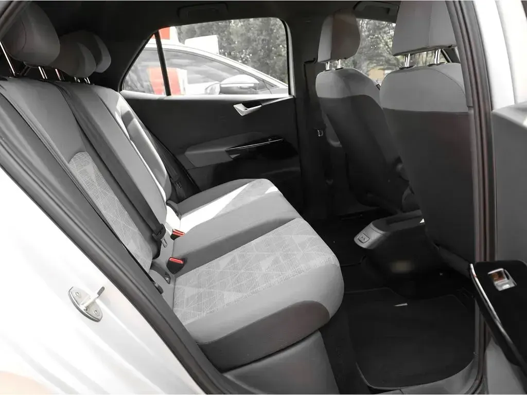 Gebraucht VW ID.3 Pro Performance 150 kW (204 PS) 2023 Scale silver metallic Kleinwagen