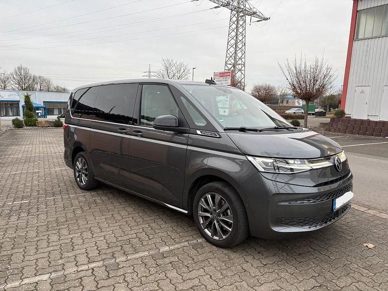 Gebraucht VW Multivan 218 PS (160 kW) 2023 Grau Van