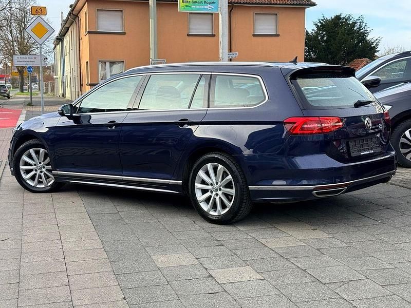 Gebraucht VW Passat Highline 150 PS (110 kW) 2016 Blau Kombi