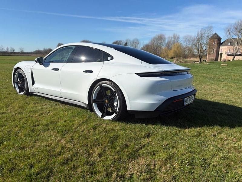 Gebraucht Porsche Taycan Performance Package 300 kW (408 PS) 2022 Weiß Limousine