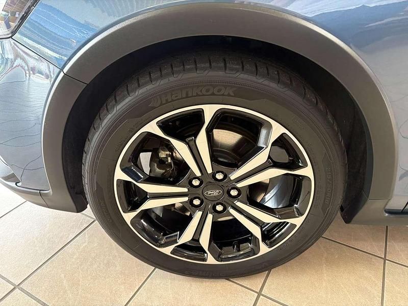 Usata Ford Focus Active 125 CV (91 kW) 2019 Blu Berlina