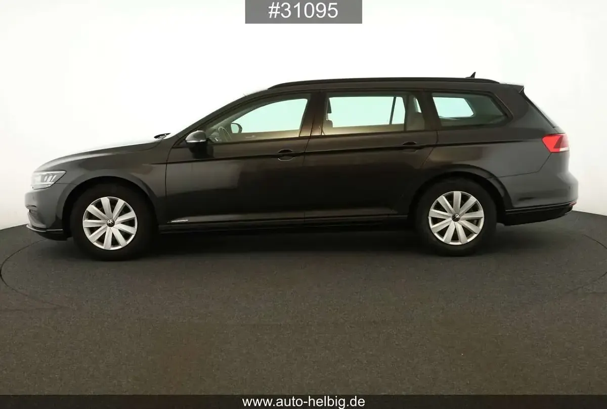 Gebraucht VW Passat 122 PS (89 kW) 2023 Grau Kombi