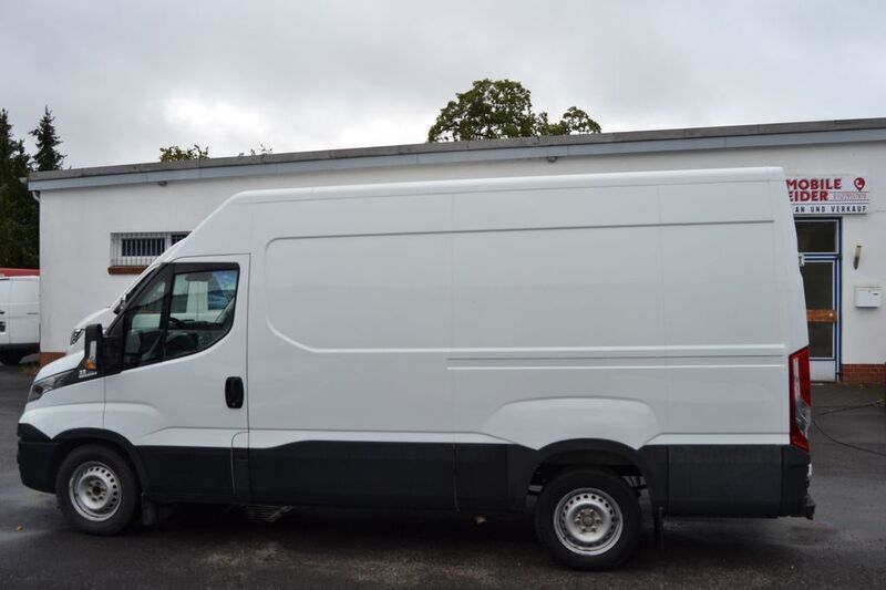Gebraucht Iveco Daily 156 PS (114 kW) 2019 Weiß Van / Kleinbus