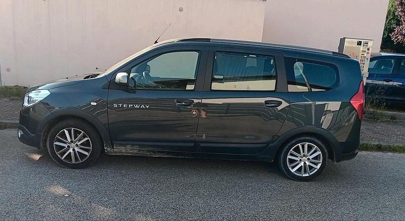 Blau Gebraucht 2021 Dacia Lodgy Stepway Van / Kleinbus | 15.100 € (Fairer Preis) - Bild 1/4
