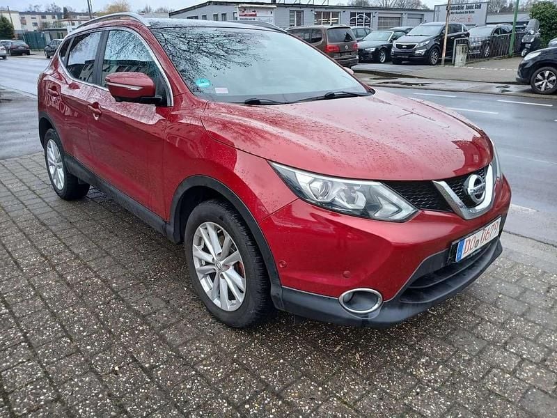Gebraucht Nissan Qashqai Tekna 116 PS (85 kW) 2014 New red (m) SUV