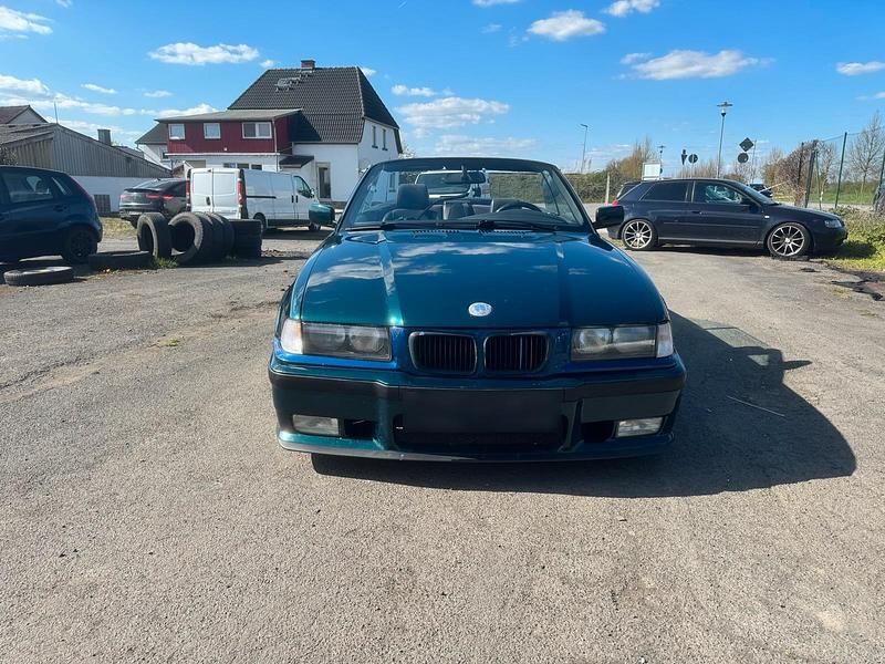 Gebraucht BMW 318 Cabriolet Basis 115 PS (84 kW) 1997 Grün Cabrio