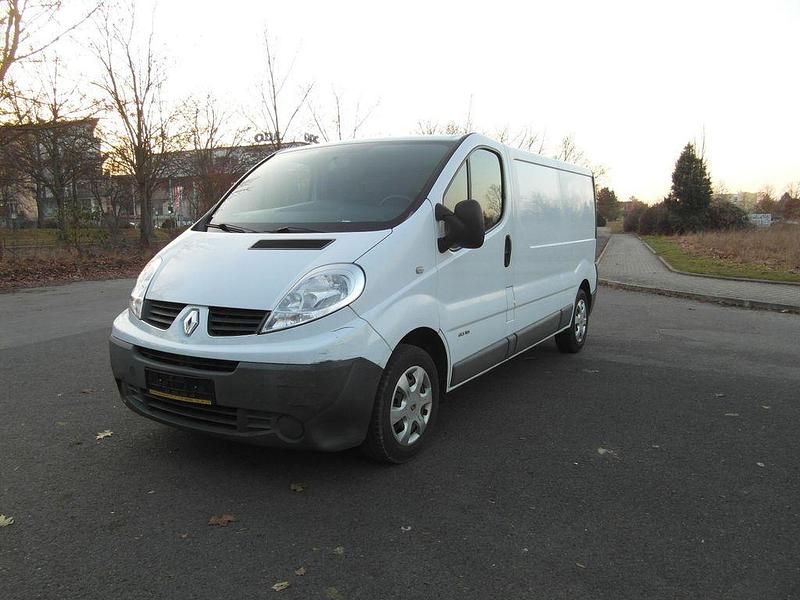 Gebraucht Renault Trafic 114 PS (83 kW) 2014 Weiß Van / Kleinbus