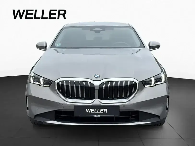 Gebraucht BMW 540 Comfort Edition 303 PS (222 kW) 2025 Oxidgrau (grau) Limousine