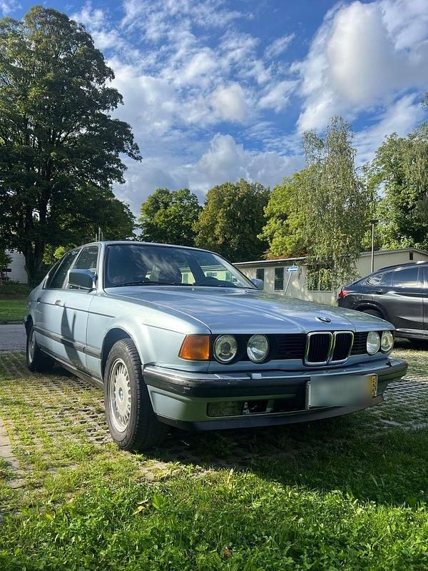Blau Gebraucht 1991 BMW 735 Limousine | 6.900 € - Bild 1/4