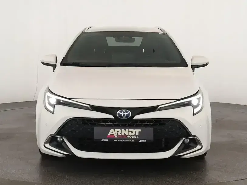 Gebraucht Toyota Corolla Team 140 PS (102 kW) 2024 Schneeweiß Kombi