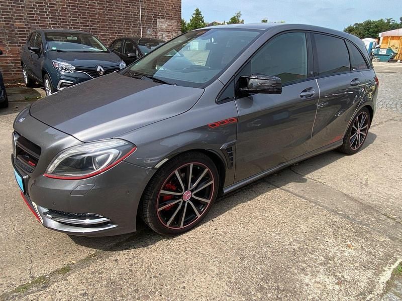 Grau Gebraucht 2013 Mercedes B180 Edition 1 Van / Kleinbus | 8.990 € (Fairer Preis) - Bild 1/4