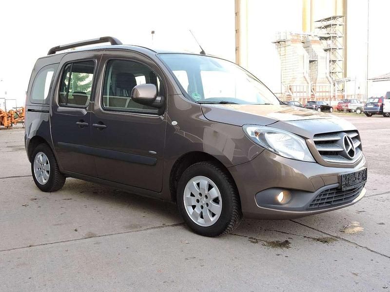 Gebraucht Mercedes Citan 111 Edition 110 PS (80 kW) 2016 Limonitbraun metallic Kombi