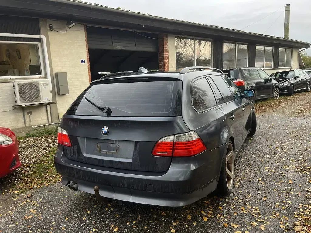 Gebraucht BMW 523 190 PS (139 kW) 2008 Grau Kombi