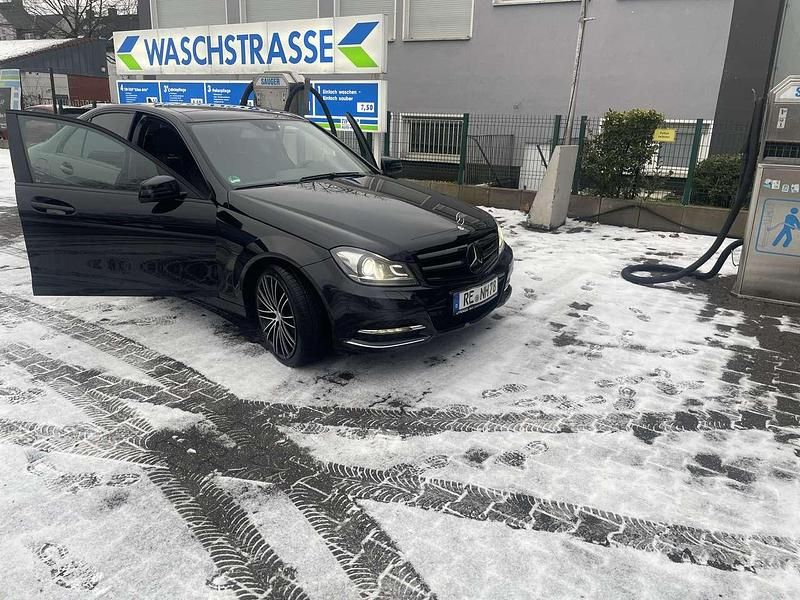 Gebraucht Mercedes C350 265 PS (194 kW) 2011 Schwarz Limousine