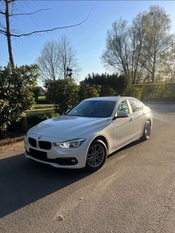 Weiß Gebraucht 2017 BMW 320 Sport Line Limousine | 15.999 € (Guter Preis) - Bild 1/4