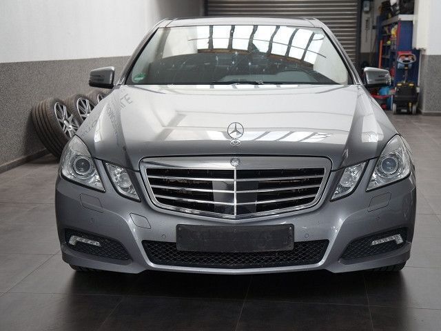 Gebraucht Mercedes E500 Avantgarde 387 PS (284 kW) 2009 Silber Limousine