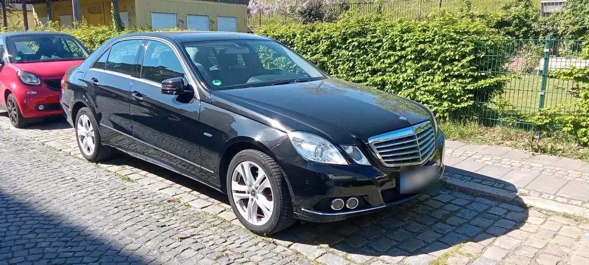Second-hand Mercedes E200 184 CP (135 kW) 2009 Negru Berlinǎ