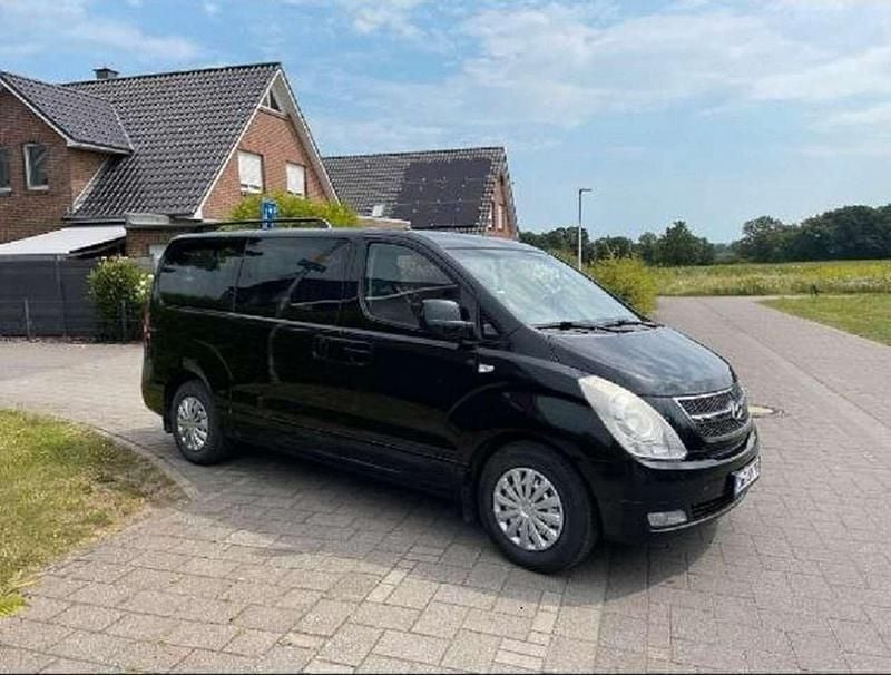 Schwarz Gebraucht 2010 Hyundai H-1 Van / Kleinbus | 5.699 € (Superpreis) - Bild 1/4
