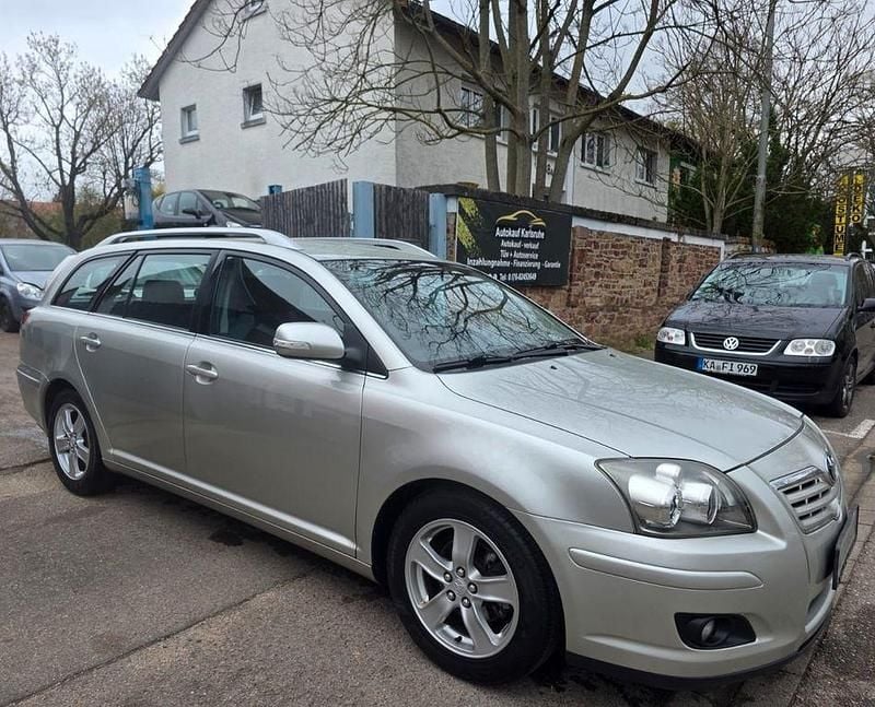 Gebraucht Toyota Avensis Sol 129 PS (94 kW) 2008 Silber Kombi