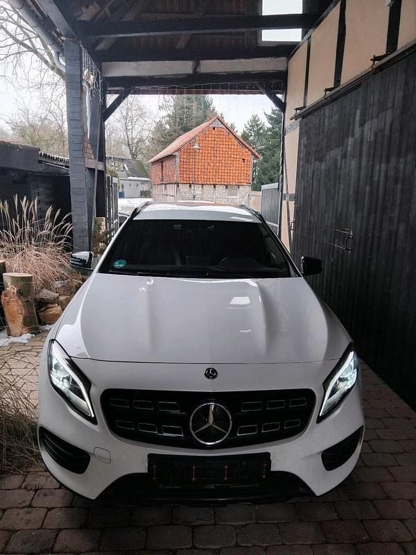Gebraucht Mercedes GLA220 AMG line 185 PS (136 kW) 2018 Weiß SUV