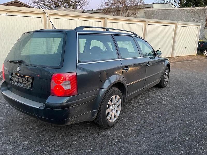 Grün Gebraucht 2000 VW Passat Kombi | 850 € (Guter Preis) - Bild 1/4