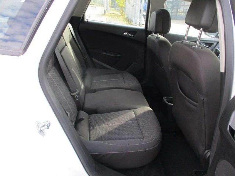 Gebraucht Opel Astra Selection 110 PS (80 kW) 2012 Weiß Kombi