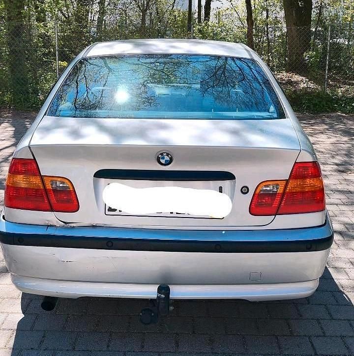 Second-hand BMW 318 143 CP (105 kW) 2002 Argintiu Berlinǎ