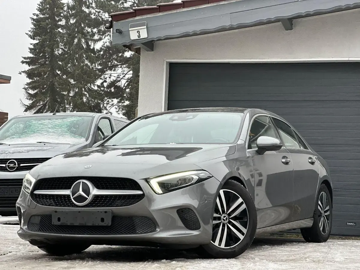 Gebraucht Mercedes A180 136 PS (100 kW) 2021 Grau Limousine