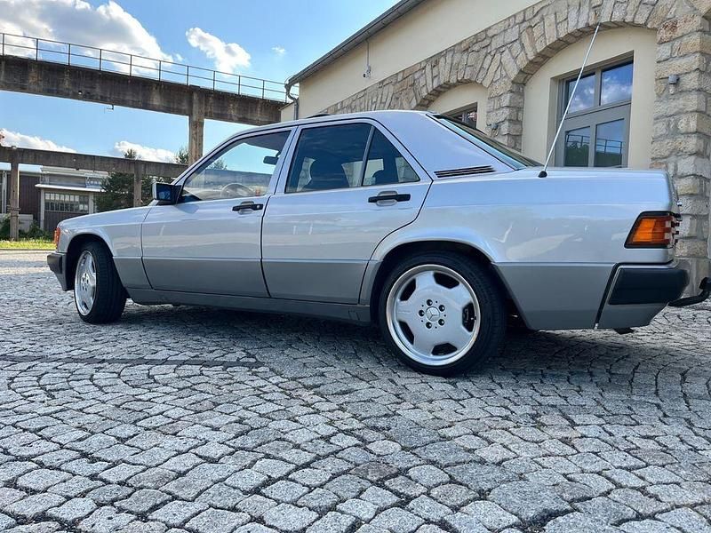 Gebraucht Mercedes 190 75 PS (55 kW) 1991 Silber Limousine