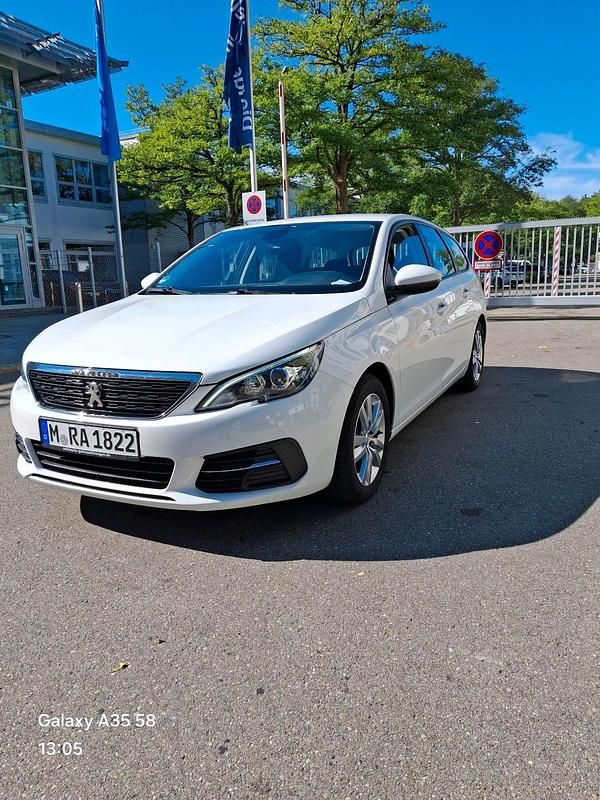 Weiß Gebraucht 2019 Peugeot 308 Limousine | 11.350 € (Guter Preis) - Bild 1/4